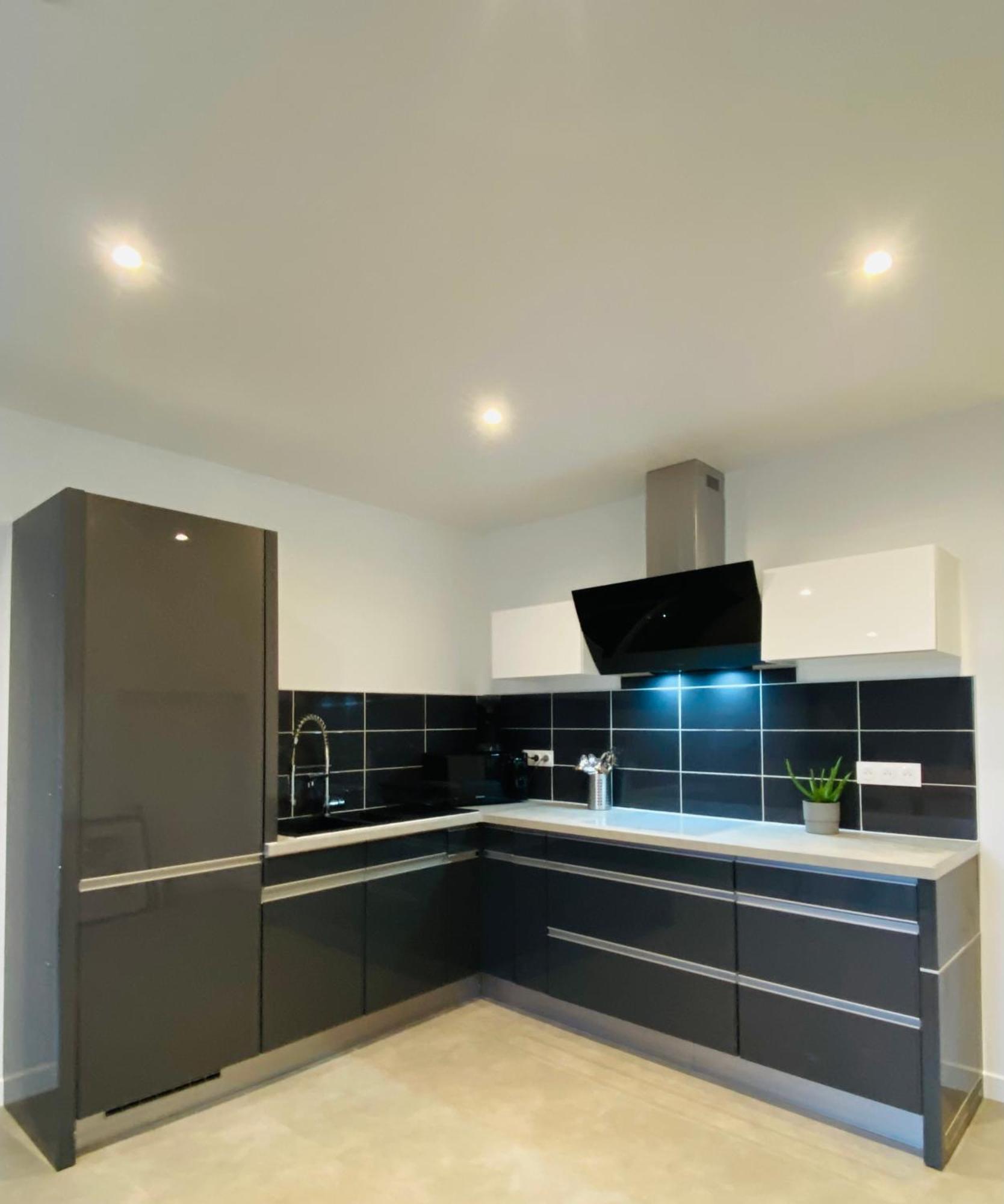 The Share House Apartment Tille ภายนอก รูปภาพ